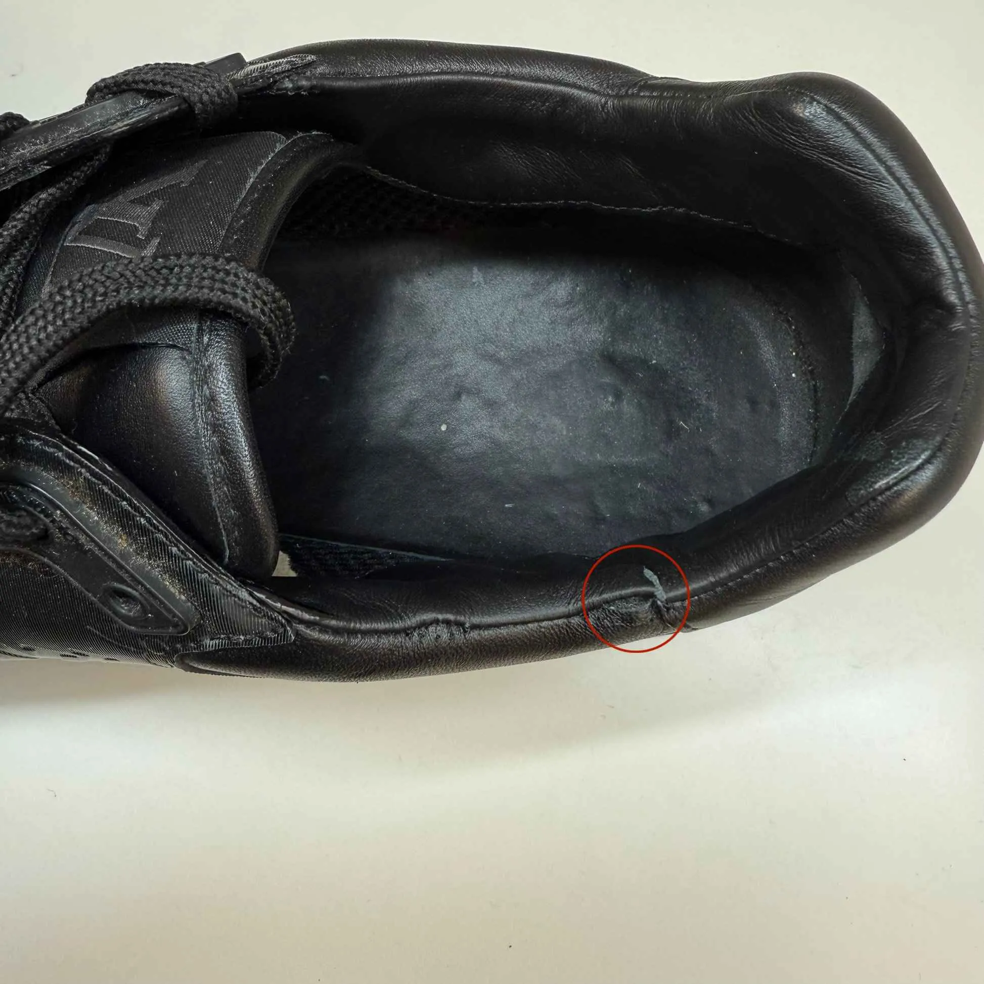 Men's Run Away Low Trainers Black Size EU 43 / UK 9