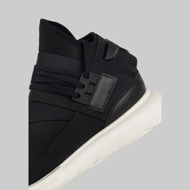 Qasa - Black