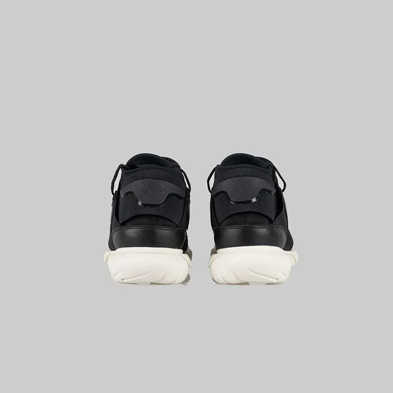 Qasa - Black