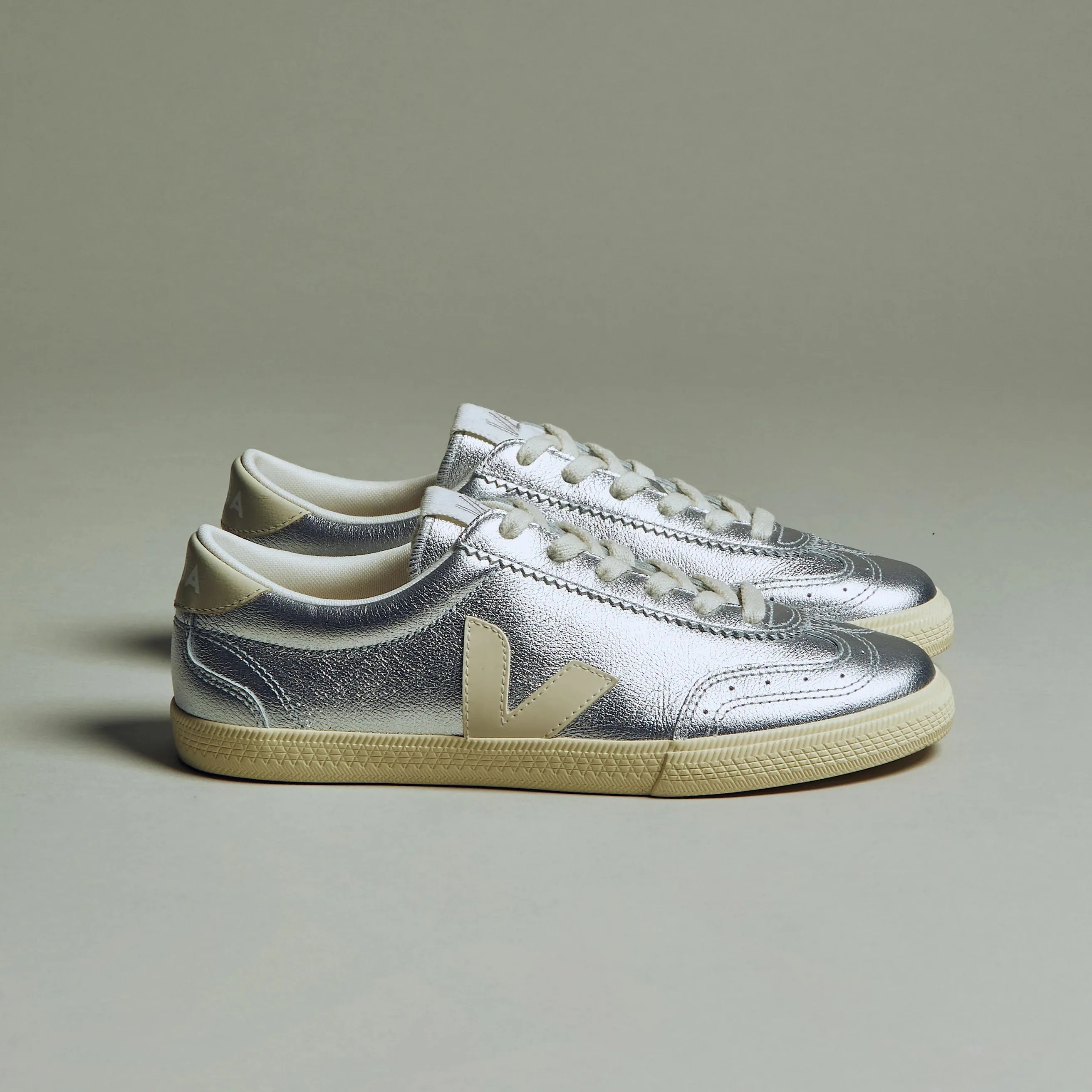 VEJA Volley Leather Silver Pierre
